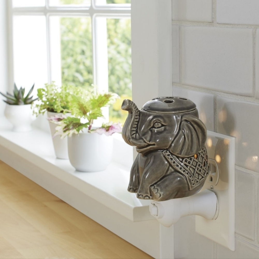 ✨ Better Homes & Gardens 🐘 Elephant Plug-In Wax Warmer | Home Fragrance Decor - Picture 3 of 3
